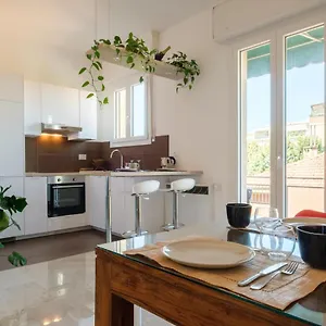 Fabula 3 With Private Bathroom Couette-café